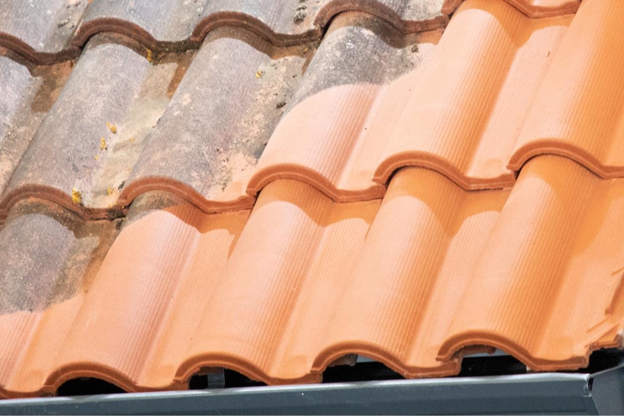 AdobeStock_843393074 Dakpannen reinigen en coaten